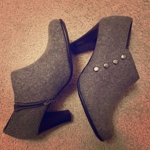 Aerosole gray booties 6.5